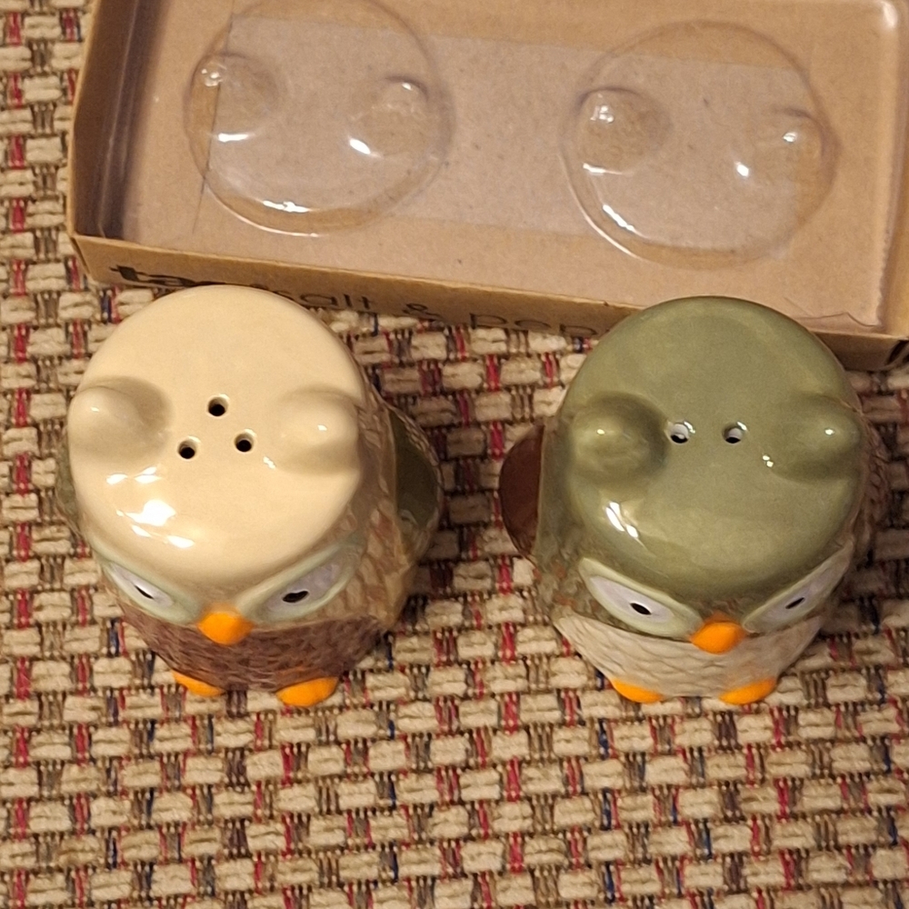 Marshalls Cute Owl Ceramic Salt & Pepper Shakers - Cream and Green Never Used - Picture 6 of 10